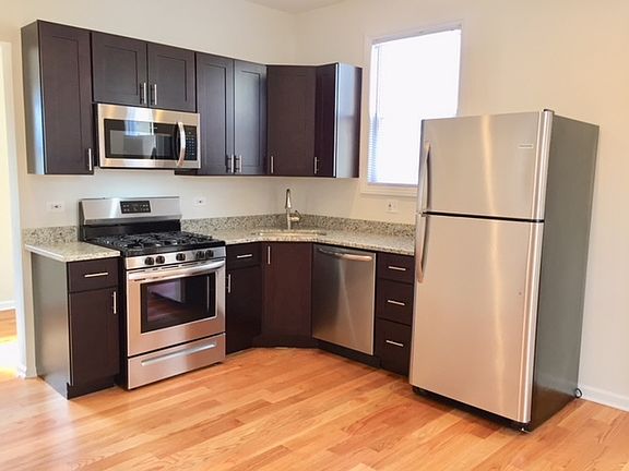 3rd image of 4057 N Sacramento Ave