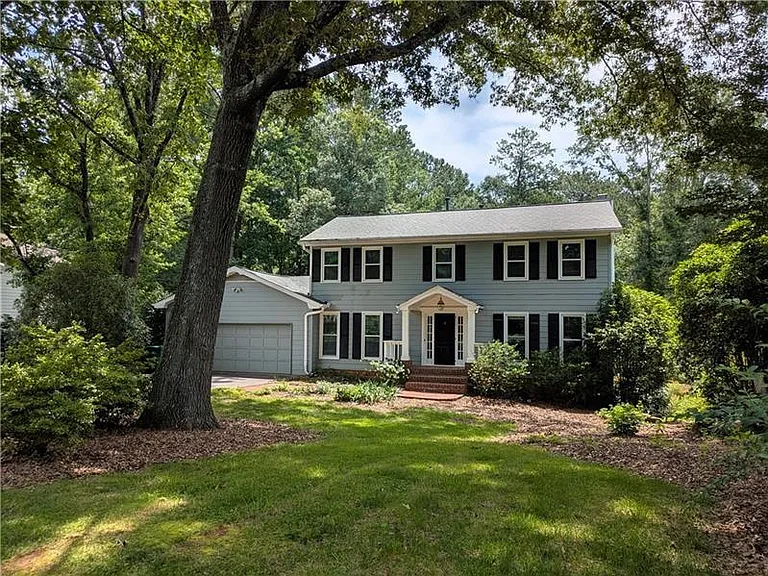 220 Indian Hills Ct — Photo 1