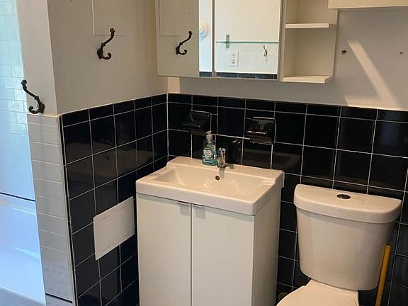 5th image of 140 Halsey St #2
