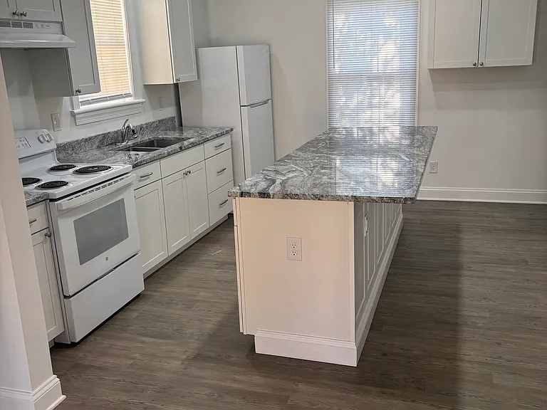 1113 Grove St — Photo 7