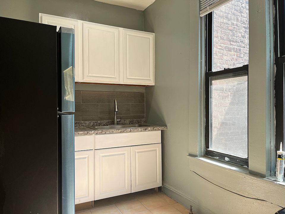 1st image of 533 Rogers Ave APT 3