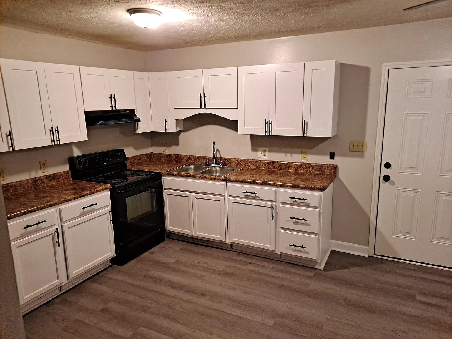 2 bed, 1.5 bath, $950 — Photo 1