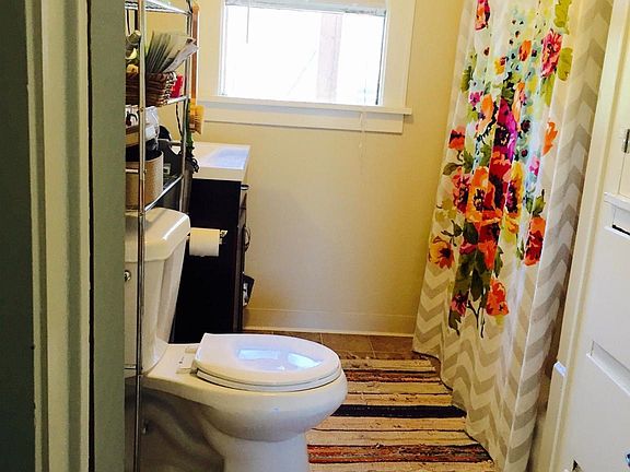 4th image of 1331 Hillcrest Dr #2