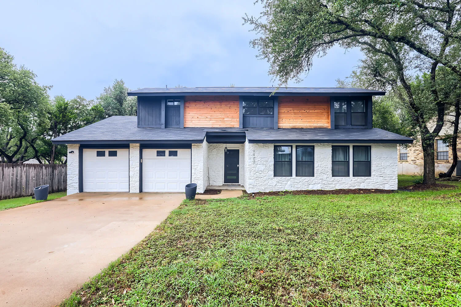4 bed, 2200 sqft, $9,947 — Photo 1