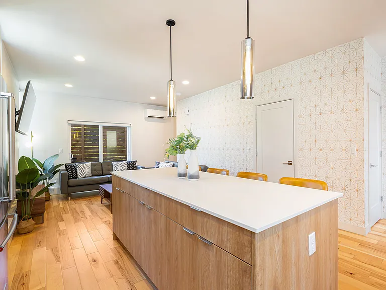 2308B Franklin Ave E — Photo 34