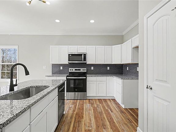 5th image of 411 Motif Ln