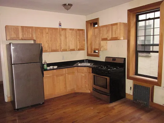 Rented by Full Time Management | media 35