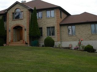 65 Clearview Cir, Hopewell Junction, NY 12533