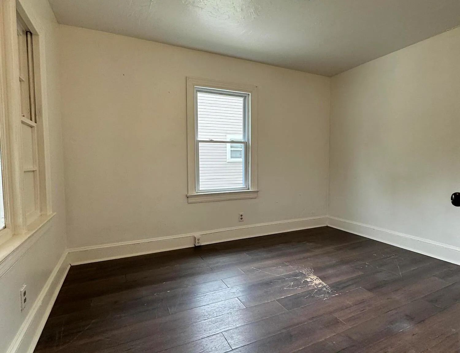 3 bed, 1.0 bath, $1,000 — Photo 3