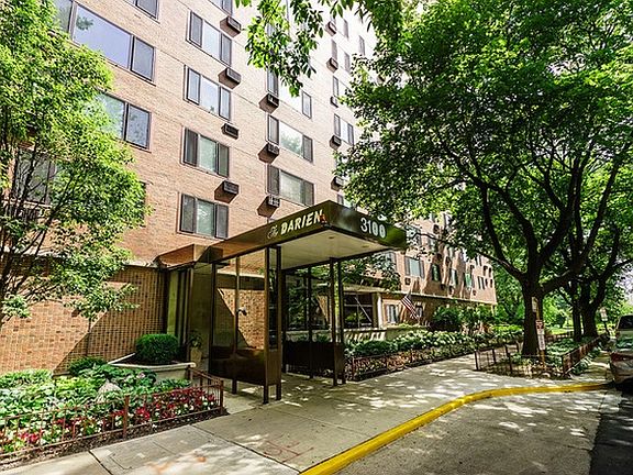 3rd image of 3100 N Lake Shore Dr APT 303