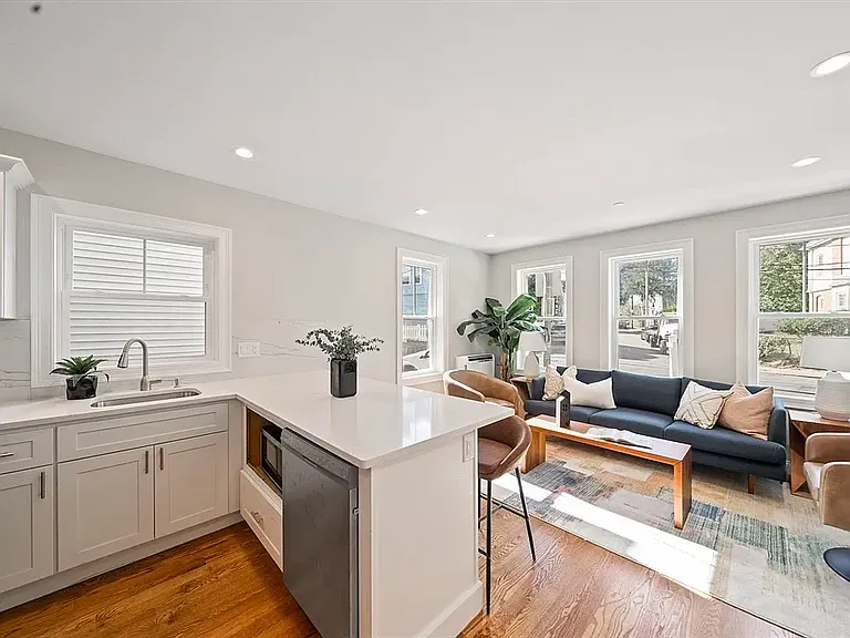 52 Bellevue St #2 — Photo 22