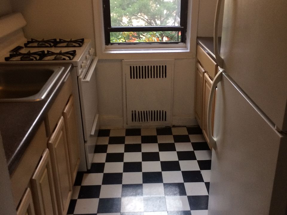2nd image of 9410 118th St #6D