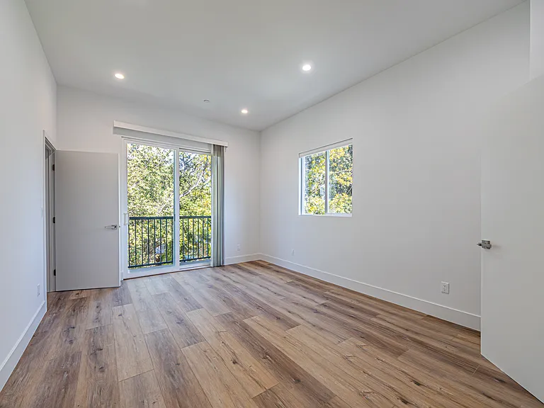 4443 Auckland Ave — Photo 12