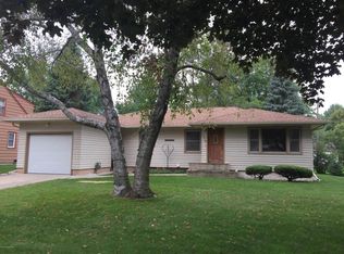 1028 Grandview Ave, Owatonna, MN 55060