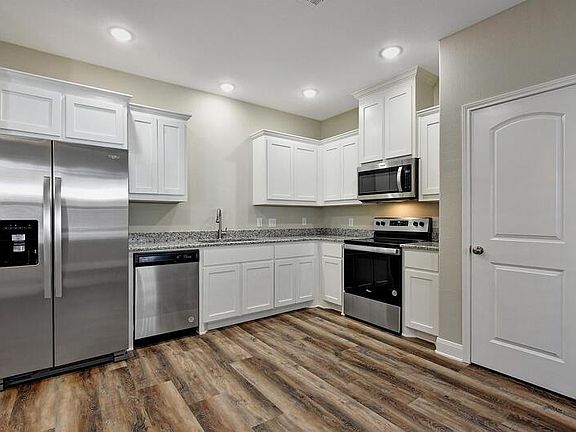 4th image of 1038 Dubois St