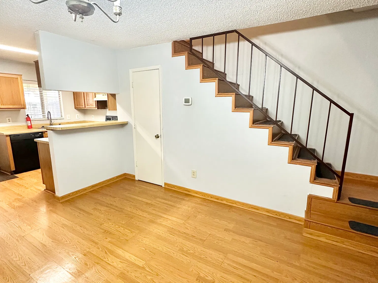 2 bed, 1.5 bath, 1089 sqft, $1,600 — Photo 4