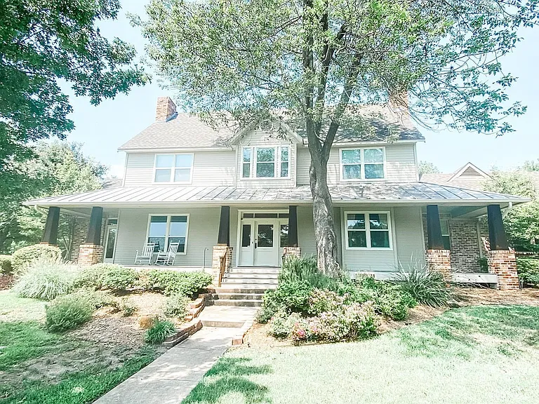 581 Country Club Rd — Photo 3