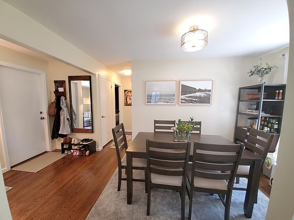 3rd image of 556 Broughton Ave #1
