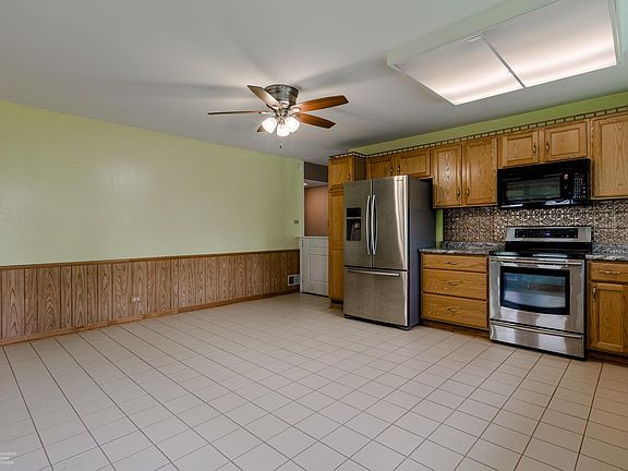 3rd image of 5843 Farmington Ct