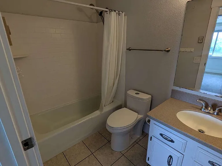838 S Roberta St #1 — Photo 15