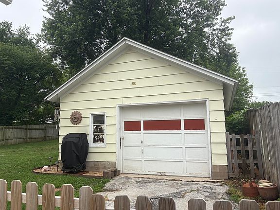 5th image of 2043 N Jefferson Avenue