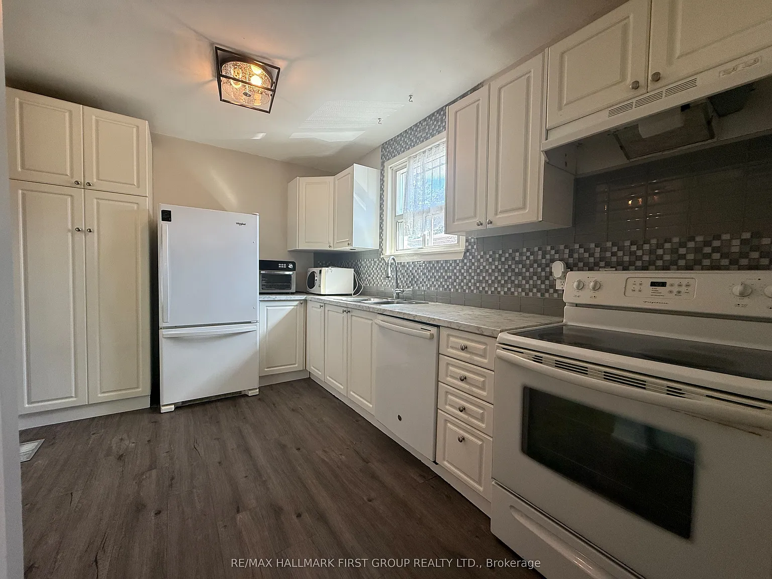 3 bed, $2,400 — Photo 3