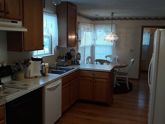 4th image of 4701 Ascot Dr
