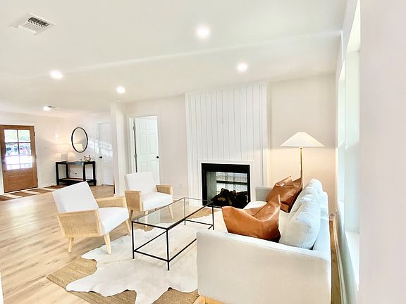 2nd image of 505 W Peach St