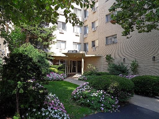1st image of 1040 W Erie St #404