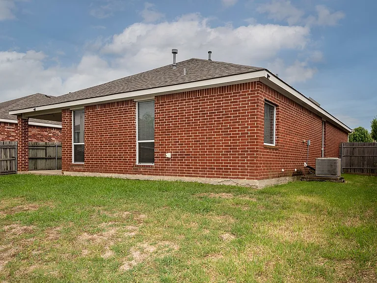 9125 Vineyard Ln — Photo 6