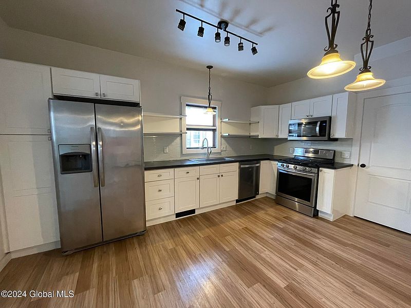 4th image of 20 Auburn Place