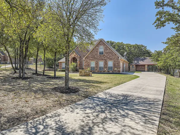 224 S Natural Springs Ln, Azle, TX 76020