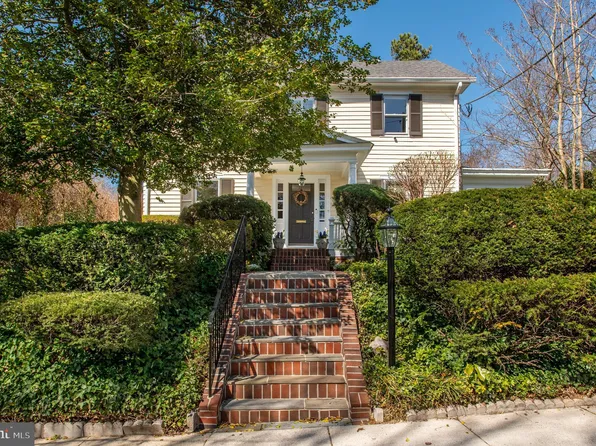 3915 Aspen St, Chevy Chase, MD 20815