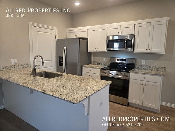 5th image of 1608 SW Casuarina Dr #1