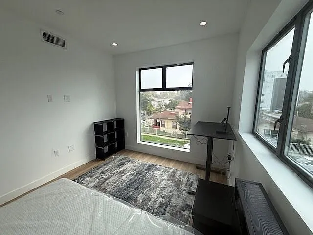 1200 W 37th Dr #5 — Photo 2