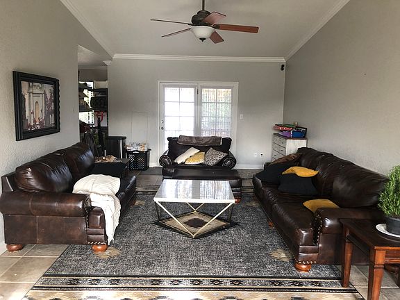 2nd image of 2917 Park Oak Dr