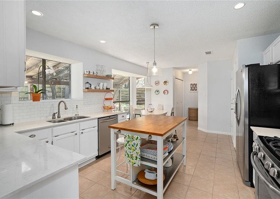 1st image of 16505 Lone Wolf Dr