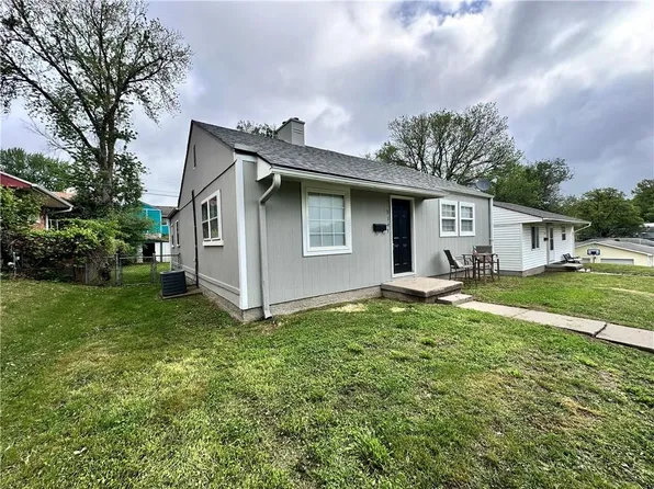 3145 Hawthorne Dr, Saint Joseph, MO 64501