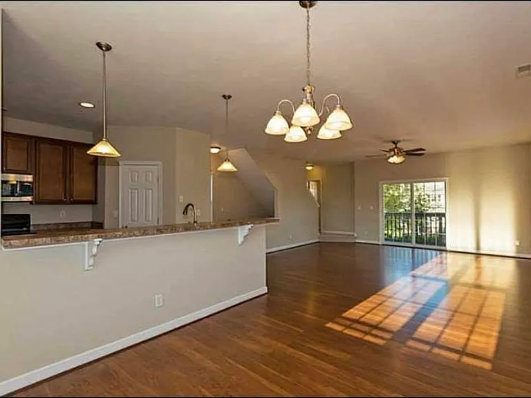220 Segar St — Photo 3