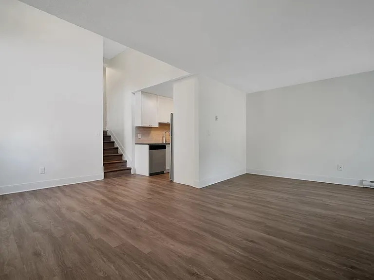 847 Howard Ave #21 — Photo 2
