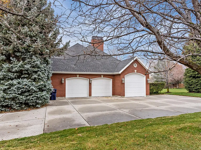 8 E Fawn Grove Ln — Photo 8