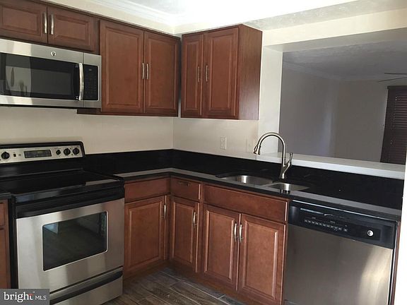 5th image of 4745 Hersand Ct