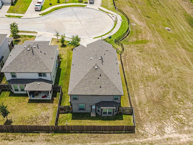 2934 Lawrence Park Ct — Photo 40
