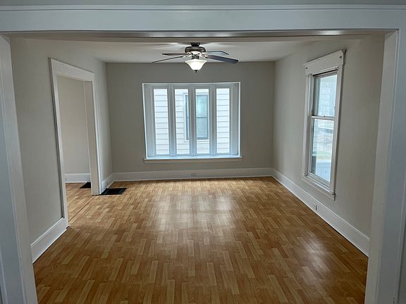 2nd image of 324 Carlton Ave SE