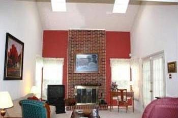 5th image of 12 Saddle River Ct