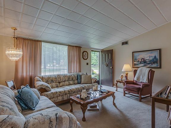 4th image of 803 W Edgar St