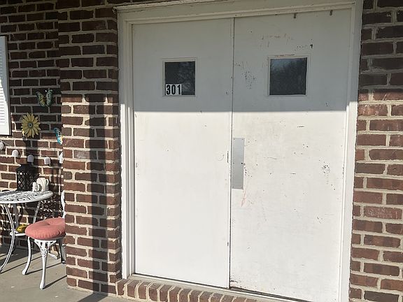 2nd image of 301 Hartzell Dr APT 2
