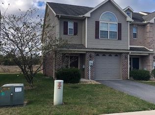 235 Merriweather Dr, Chambersburg, PA 17201