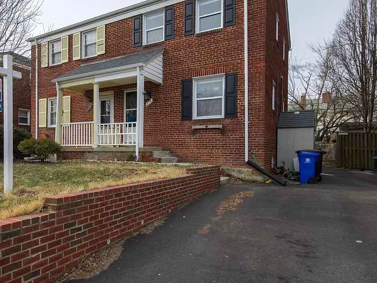 212 S Courthouse Rd — Photo 20