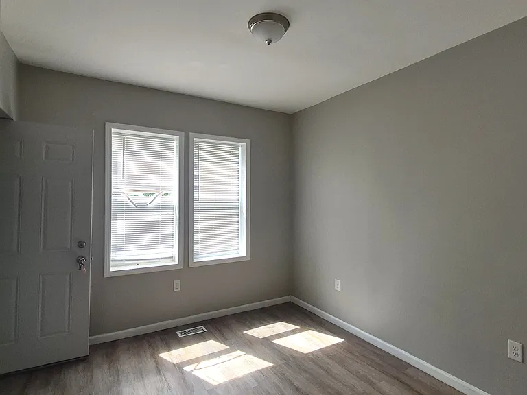 1325 Van Buren St #1 — Photo 3